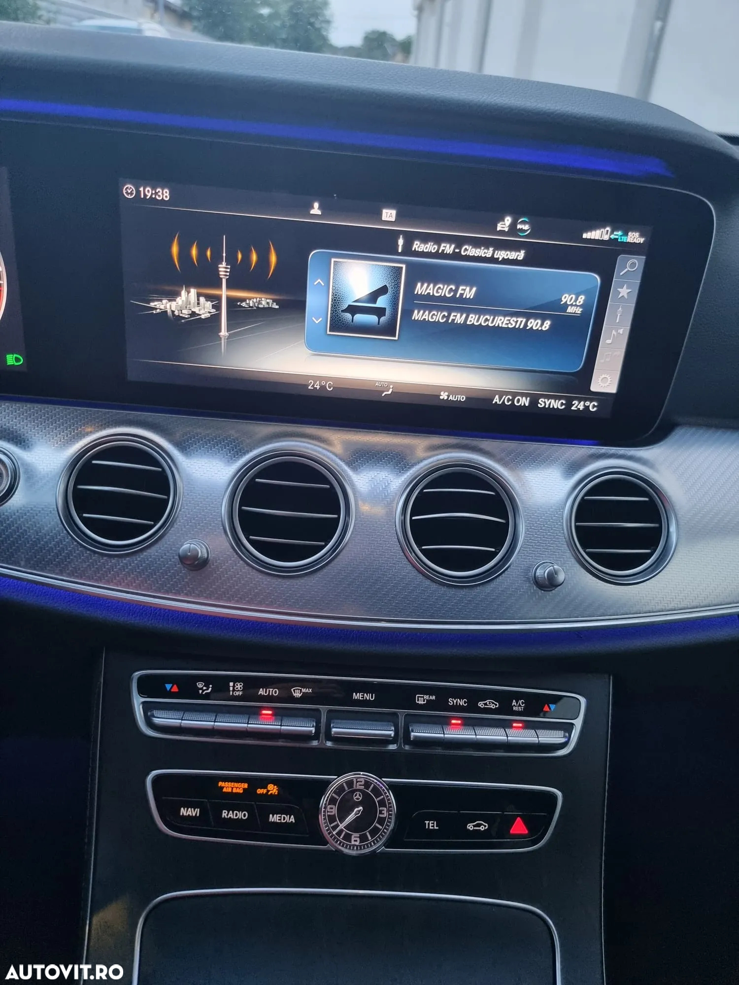Mercedes-Benz E 220 d T 9G-TRONIC Avantgarde - 2