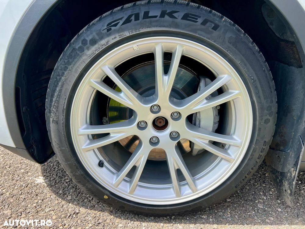 Tesla Model Y - 20
