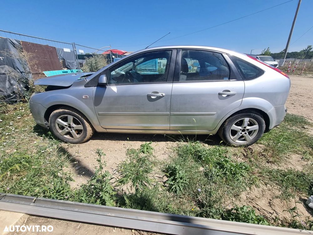 Ford Focus 1.4i Trend - 35