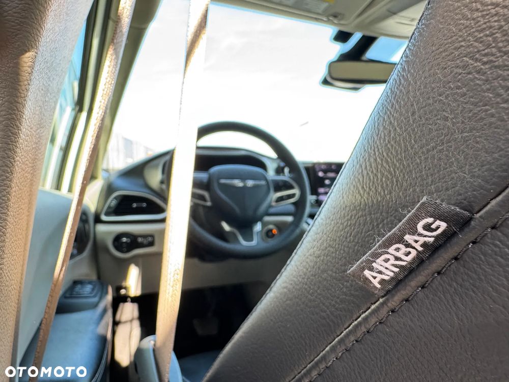 Chrysler Pacifica - 33