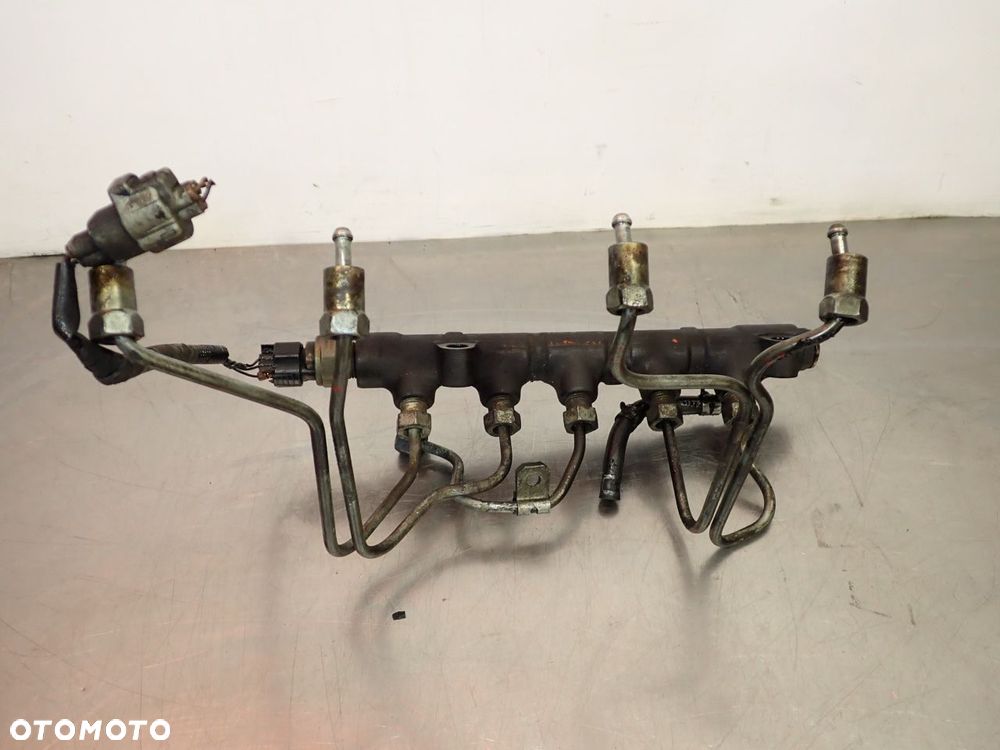 LISTWA WTRYSKOWA TOYOTA COROLLA E12 - 2