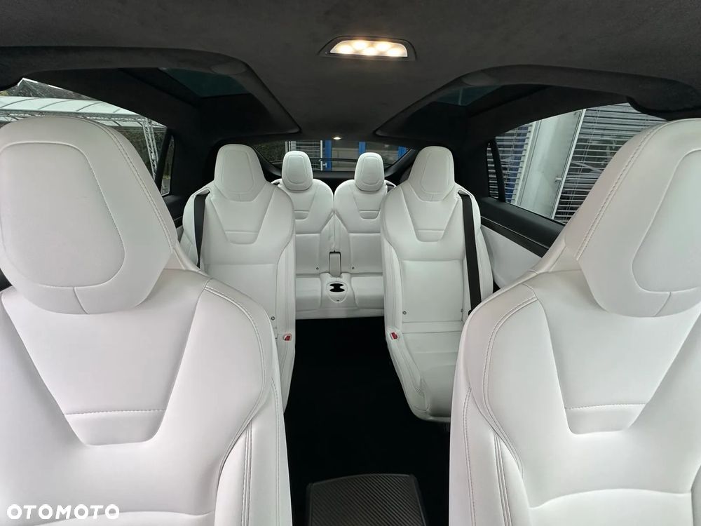 Tesla Model X - 26