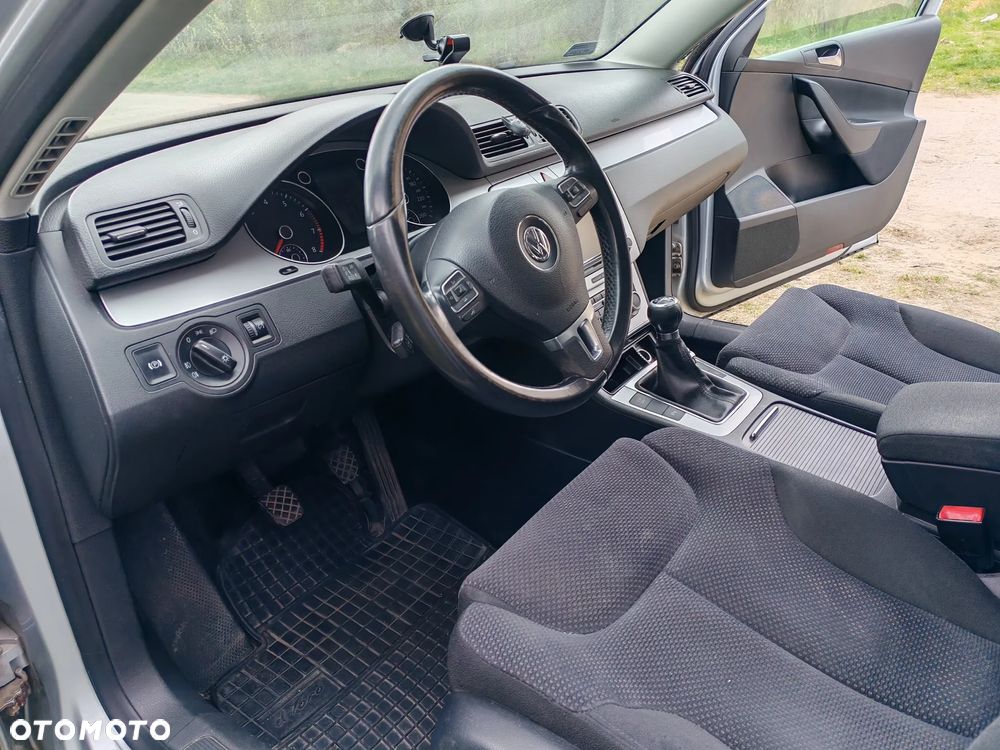 Volkswagen Passat - 8