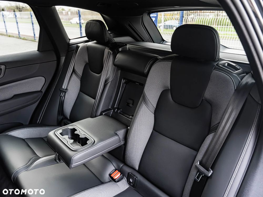 Volvo XC 60 B5 B AWD Plus Dark - 26