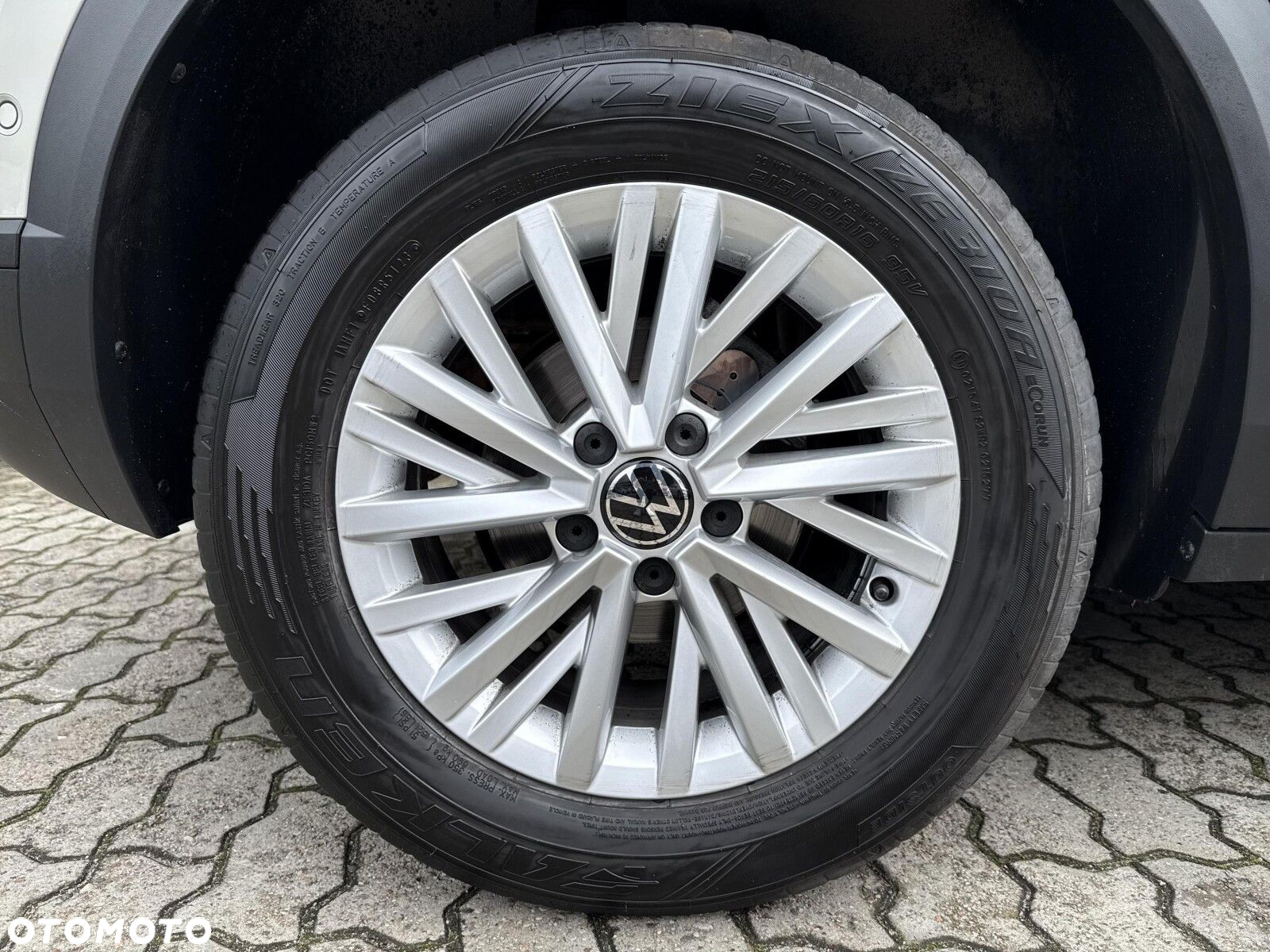 Volkswagen T-Roc - 24