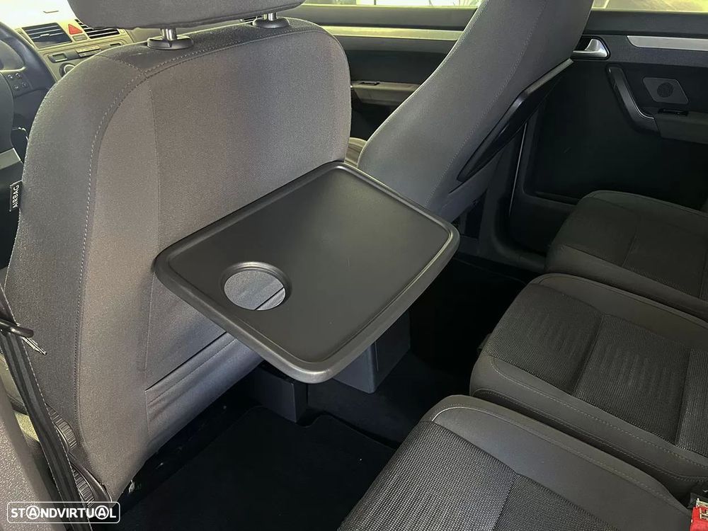 VW Touran 2.0 TDI Highline 7L - 21