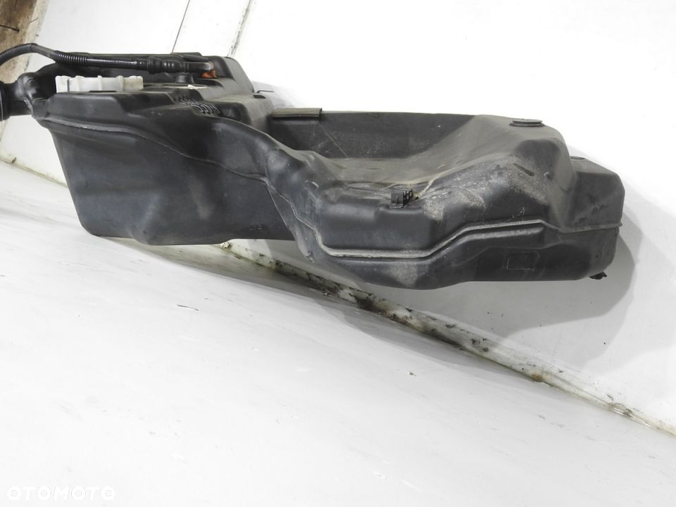 ZBIORNIK BAK PALIWA RURA WLEW AUDI A4 B7 2.0 TDI - 4