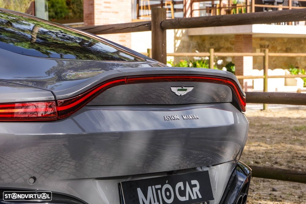 Aston Martin Vantage Coupe 4.0 Twin-Turbo V8 - 9