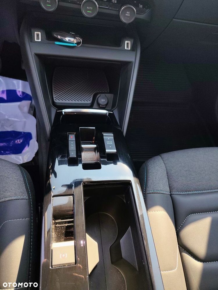 Citroën C4 EV136 50kWh Shine - 21