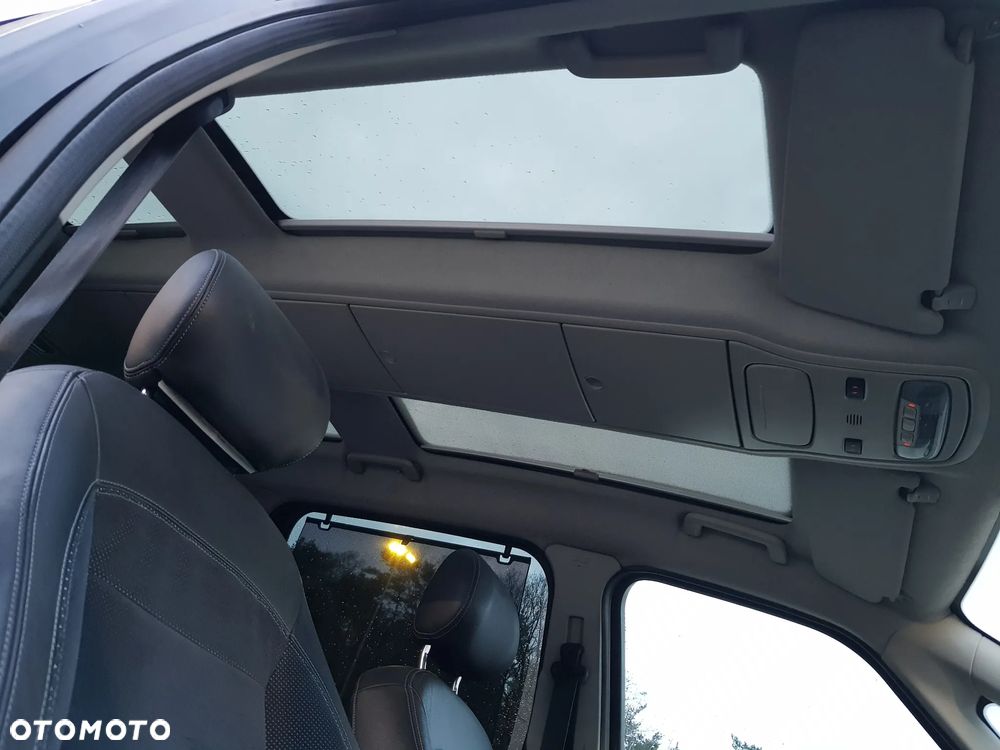 Ford Galaxy 2.2 TDCi DPF Titanium - 16