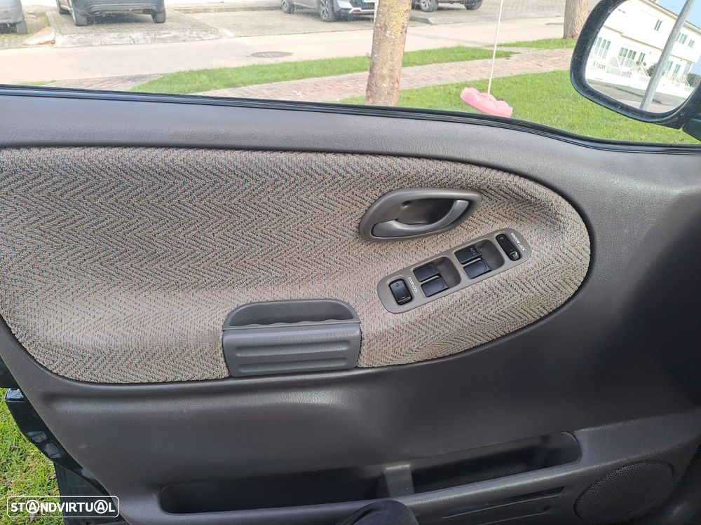 Suzuki Grand Vitara Metal Top 2.0 TDi - 11