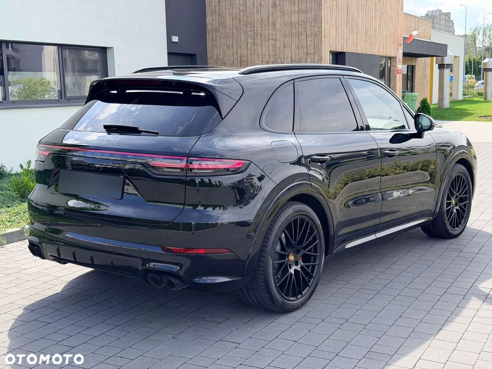 Porsche Cayenne - 4