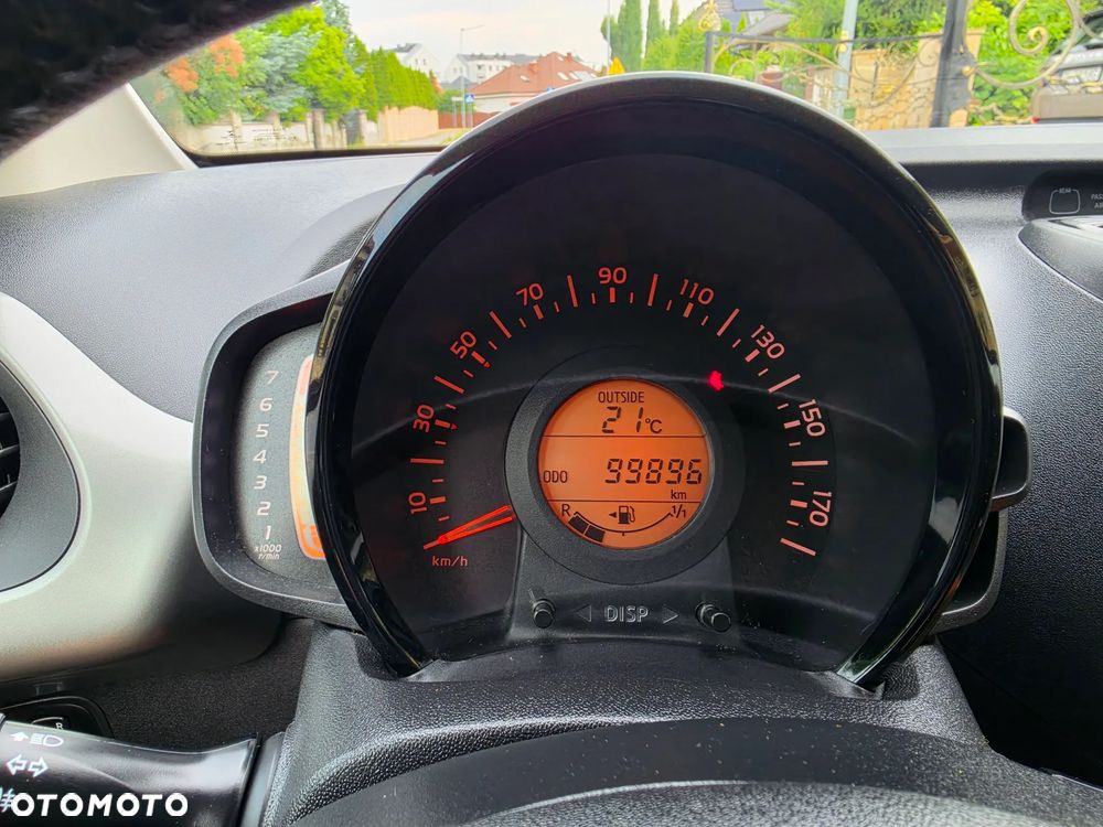 Toyota Aygo x-play - 6