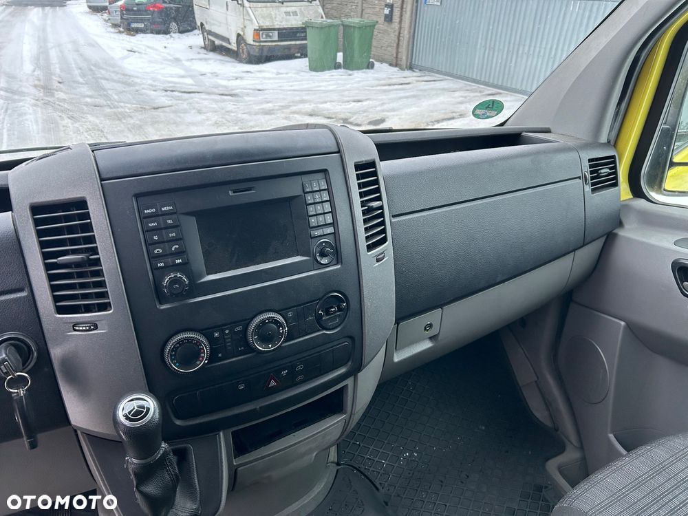 Mercedes-Benz Sprinter - 16