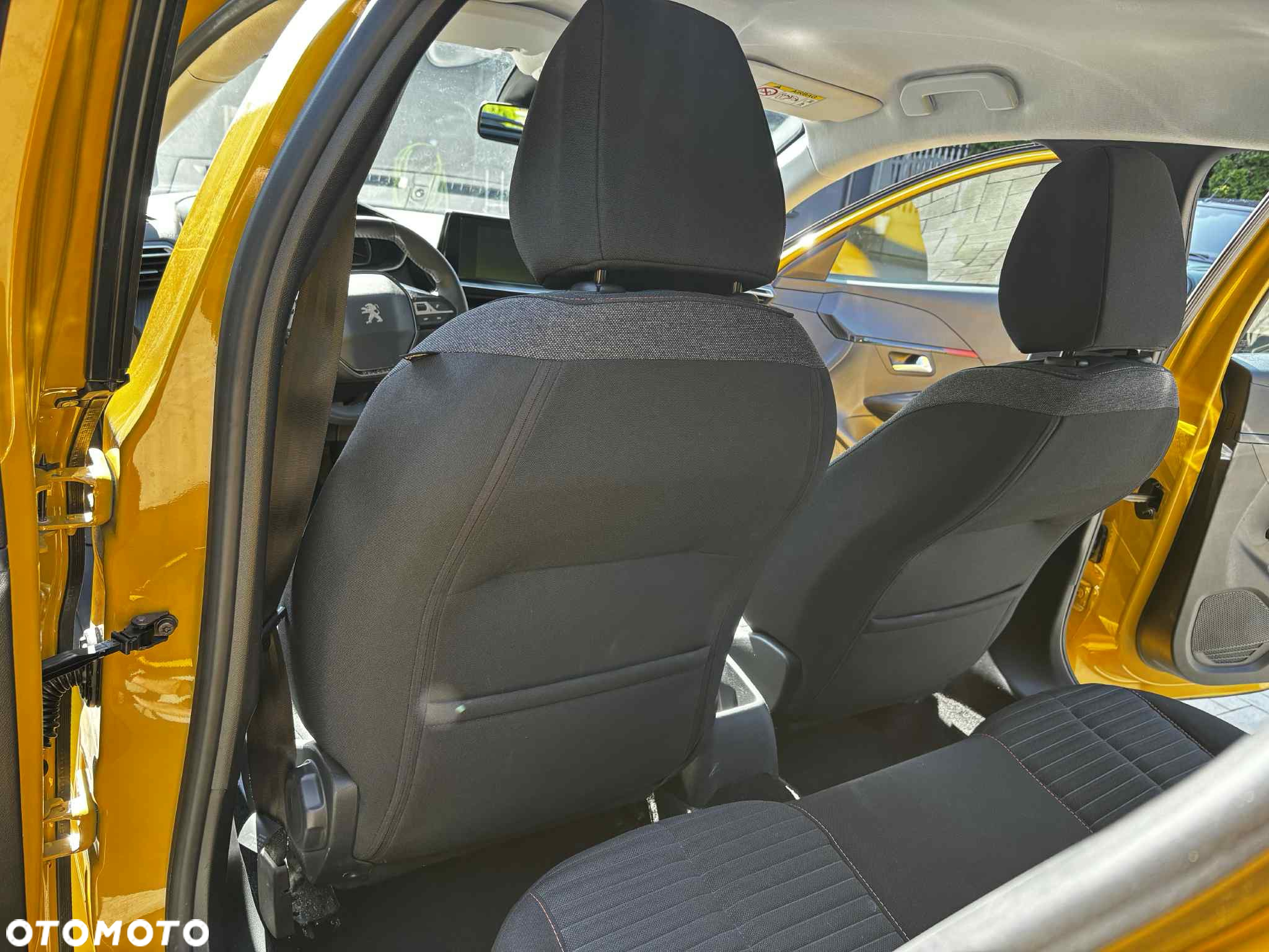 Peugeot 208 - 18