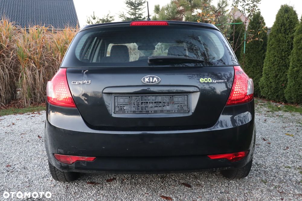 Kia Ceed - 13