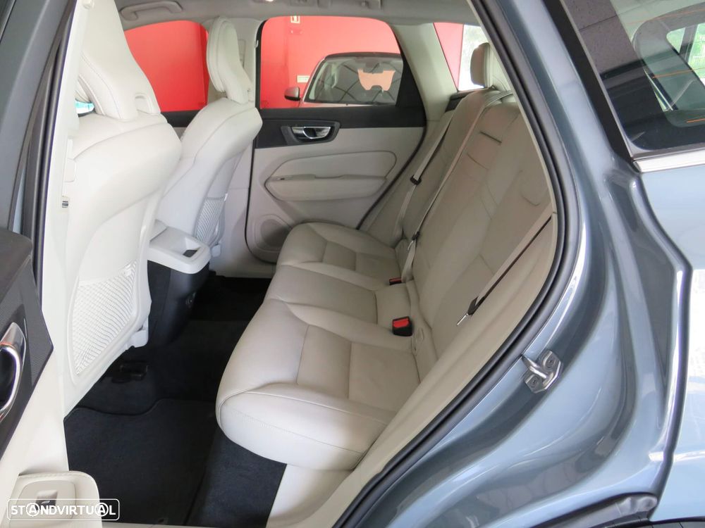 Volvo XC 60 2.0 B4 Momentum Plus - 14