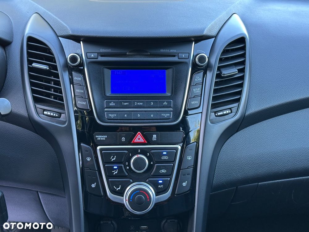 Hyundai i30 blue Kombi 1.6 GDi Passion - 23