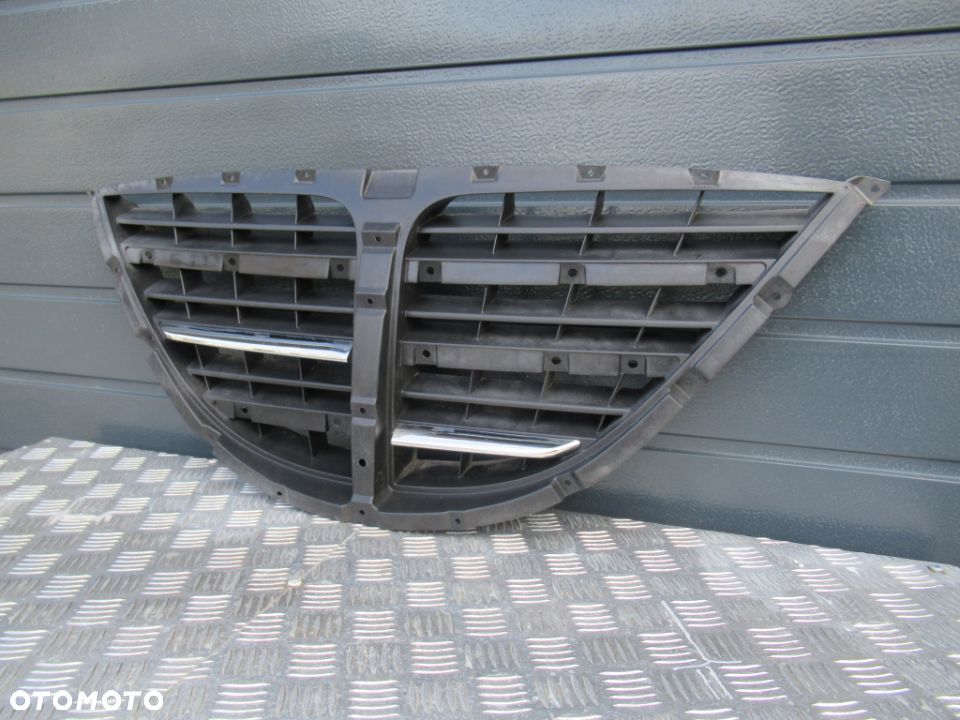 GRILL GRIL ATRAPA SSANGYONG RODIUS I 2004-2008 - 3