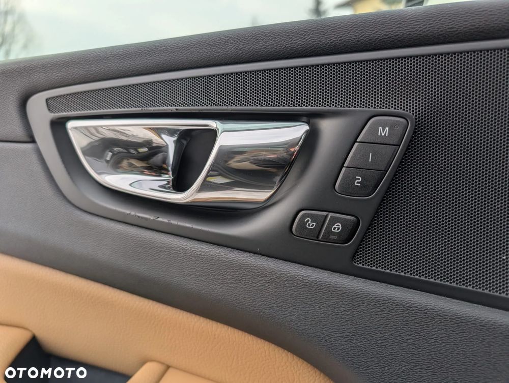Volvo XC 60 T5 Geartronic Momentum Pro - 24