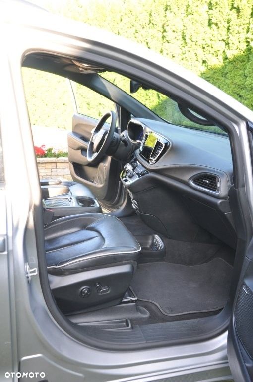 Chrysler Pacifica - 14