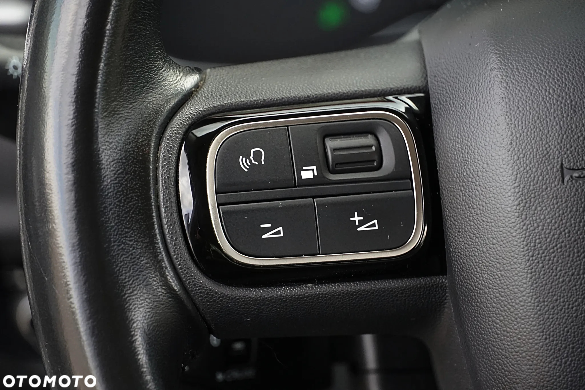 Citroën C3 BlueHDi 100 S&S SHINE PACK - 28