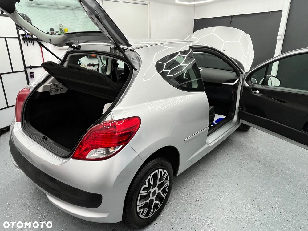 Peugeot 207 - 32