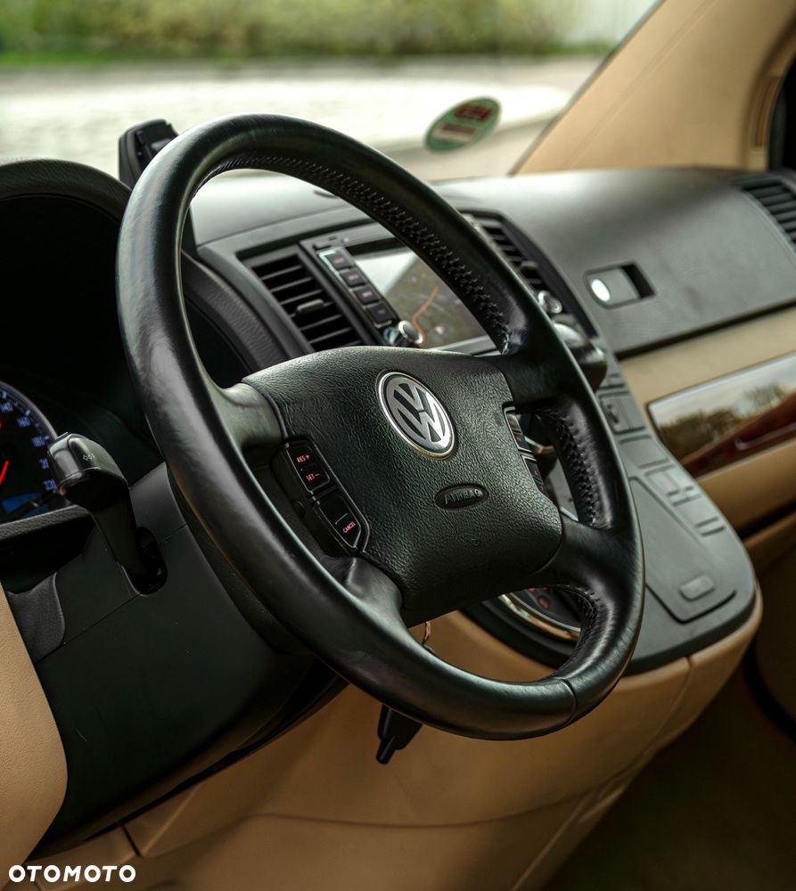 Volkswagen Multivan - 10