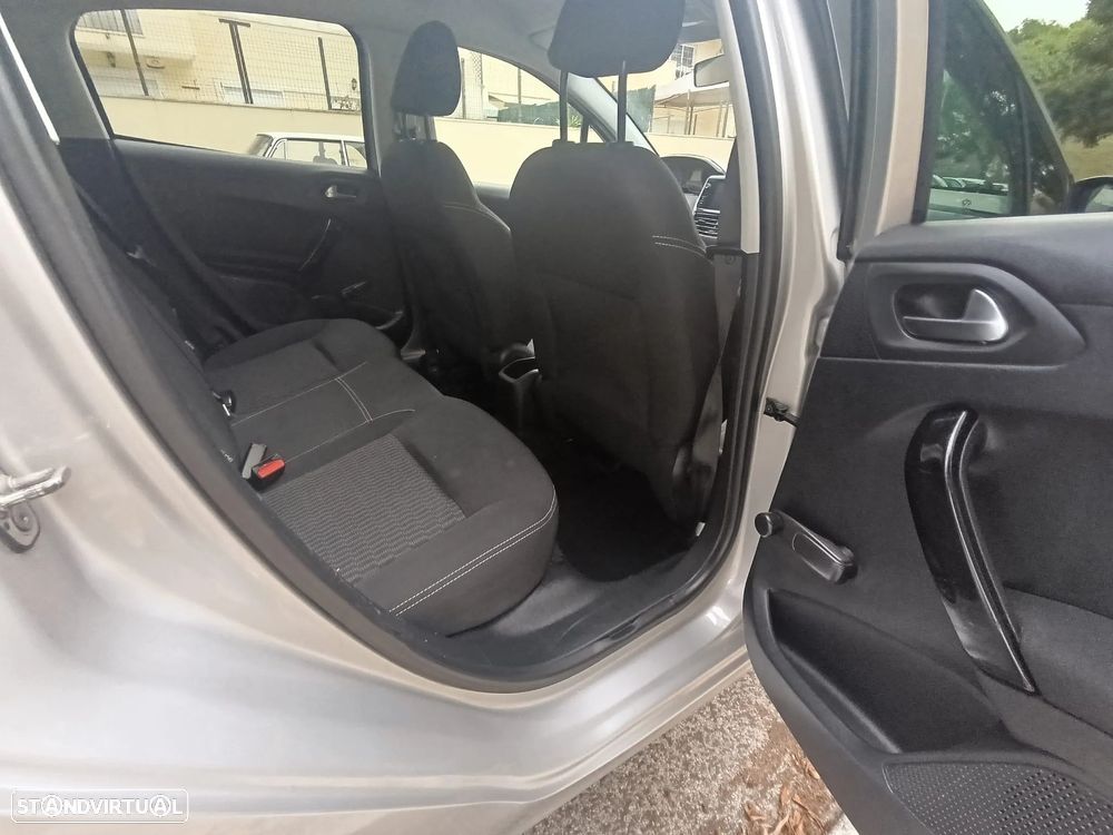 Peugeot 208 1.6 BlueHDi Style - 25