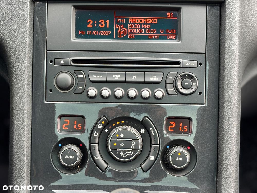 Peugeot 5008 1.6 THP Family 7os - 19