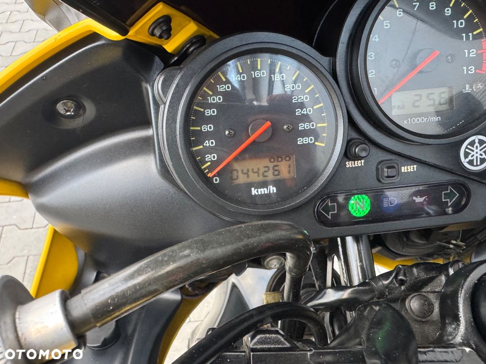 Yamaha FZS - 19