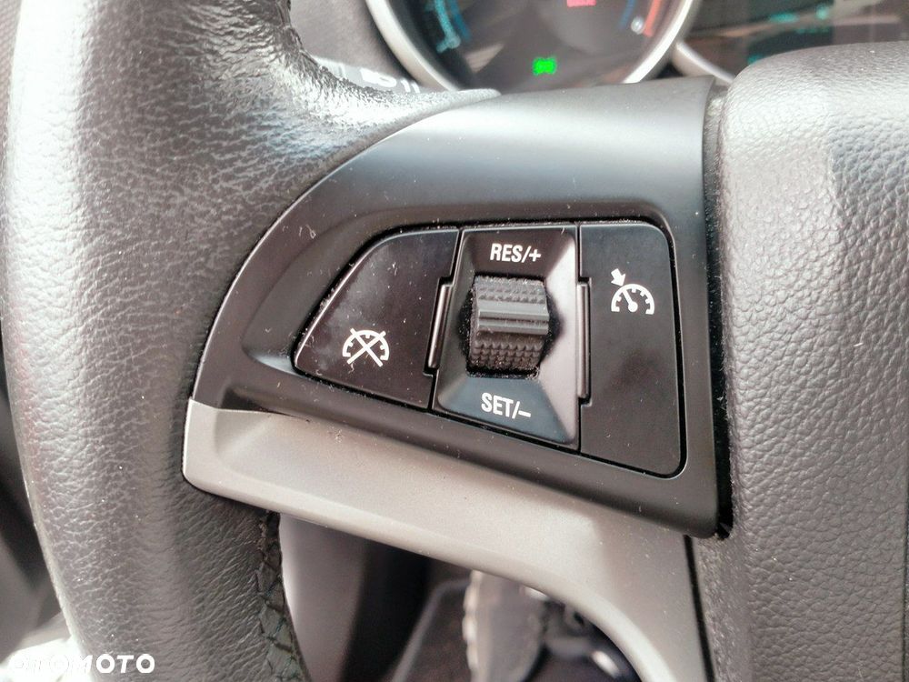 Chevrolet Cruze - 23