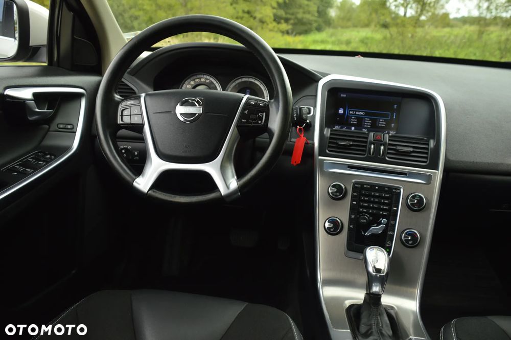 Volvo XC 60 D4 AWD Geartronic Momentum - 23