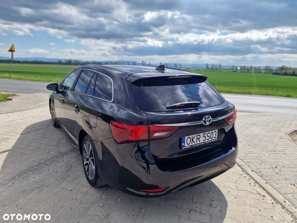 Toyota Avensis 2.0 D-4D Selection - 13