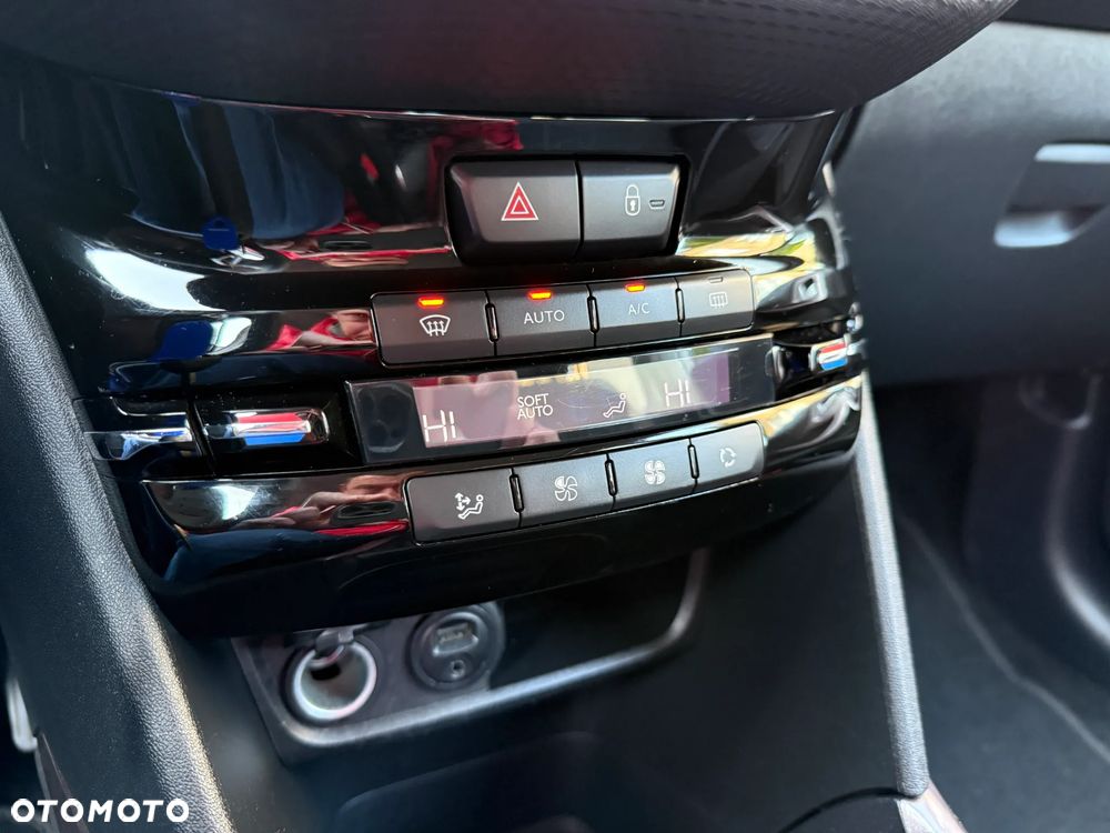 Peugeot 2008 1.2 Pure Tech Style EU6 - 20