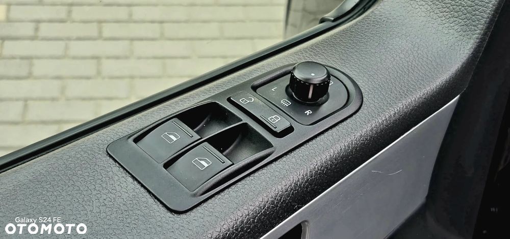 Volkswagen Multivan - 13