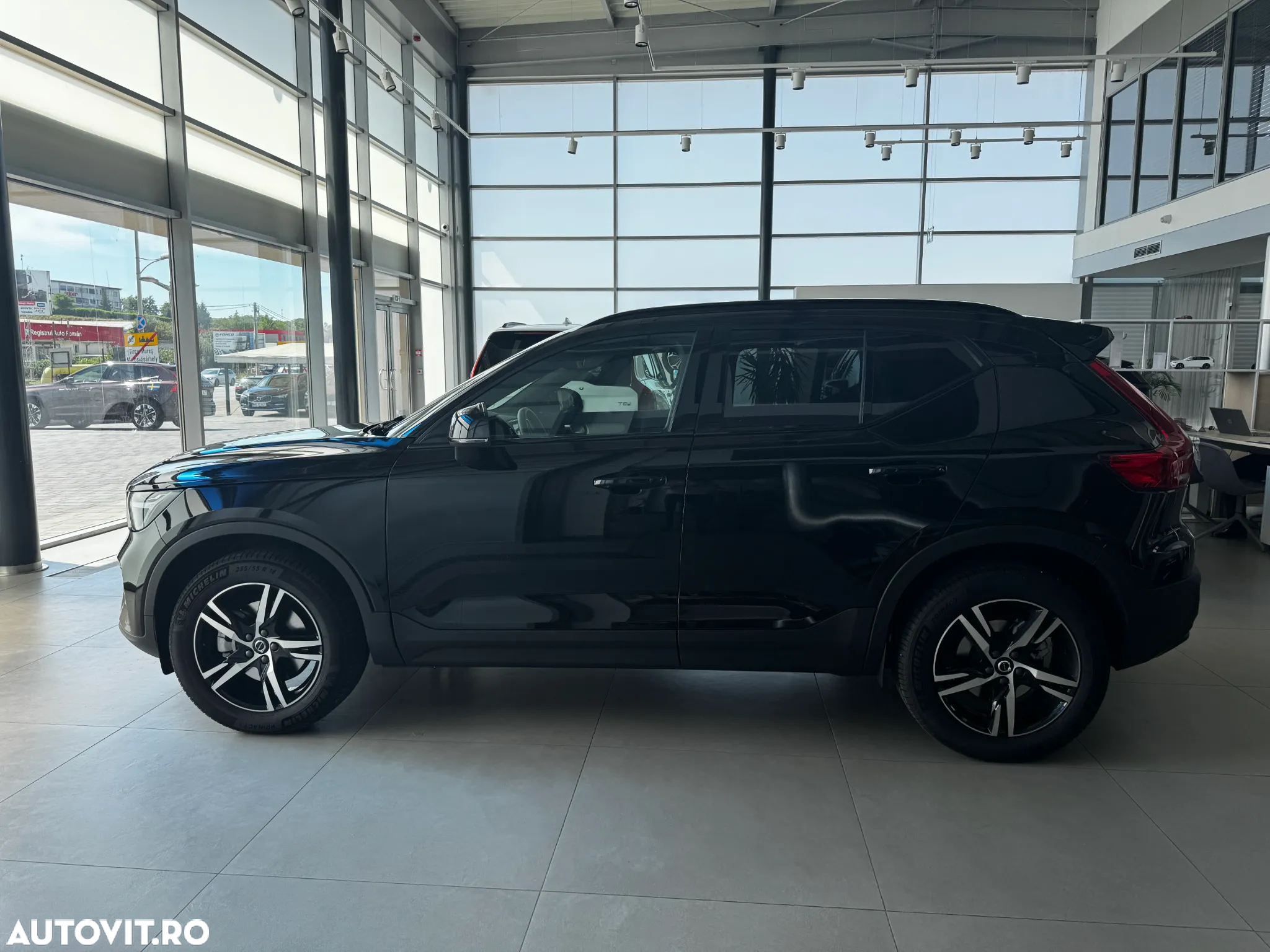 Volvo XC 40 B3 AT FWD MHEV Plus Dark - 9