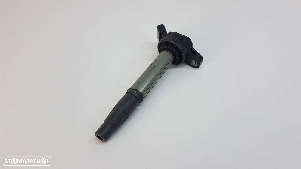 VELA TOYOTA AURIS HYBRID BUSINESS - 1