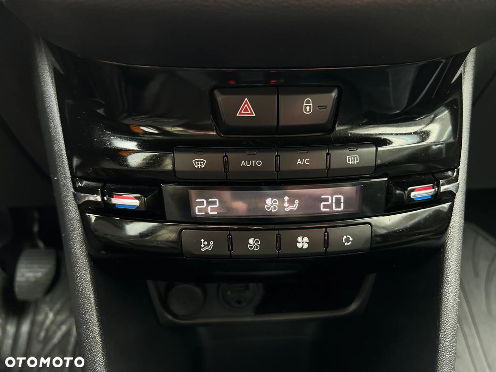 Peugeot 208 - 20