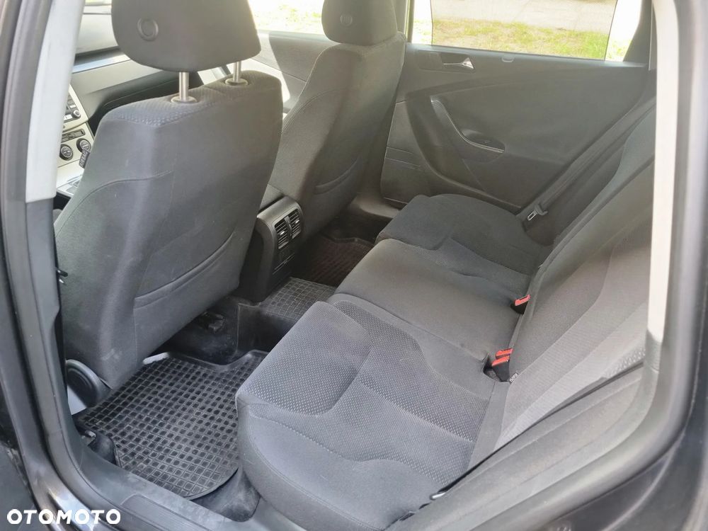 Volkswagen Passat - 11