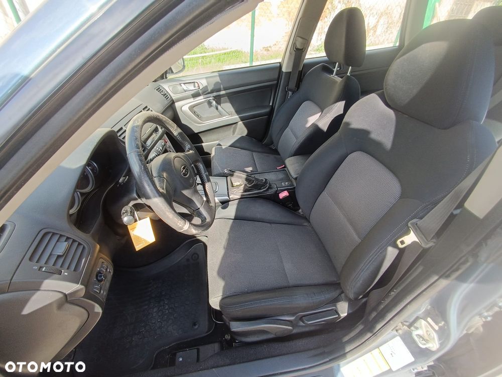 Subaru Legacy 2.0R Trend - 14