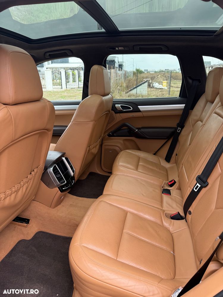 Porsche Cayenne 3.0 L V6 - 4