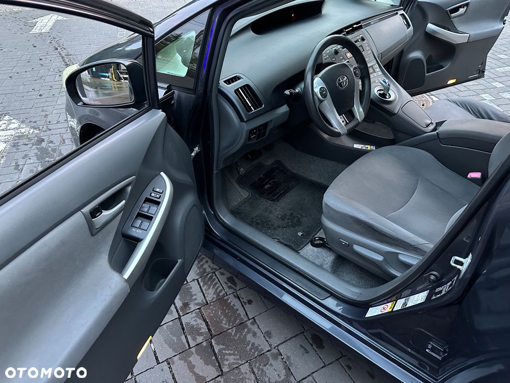 Toyota Prius+ ver--hybrid-sol - 23