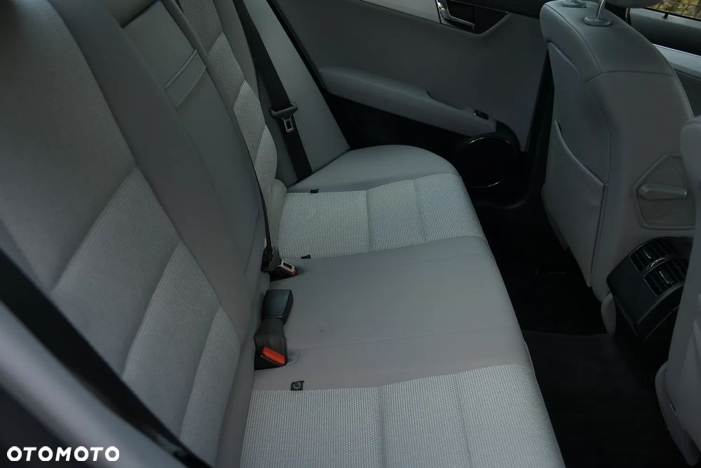 Mercedes-Benz Klasa C 180 T Kompressor Avantgarde - 29