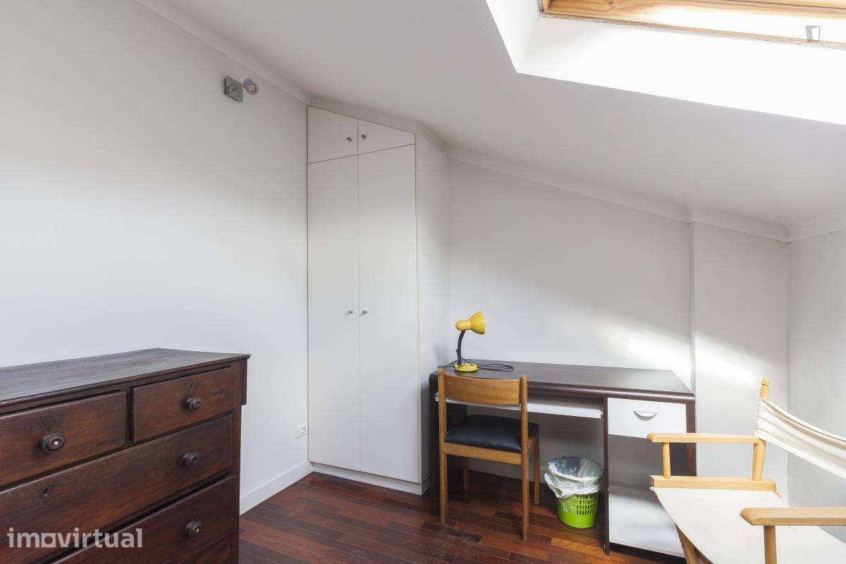 Quarto - localizado em Montes Claros Coimbra - Grande imagem: 5/23