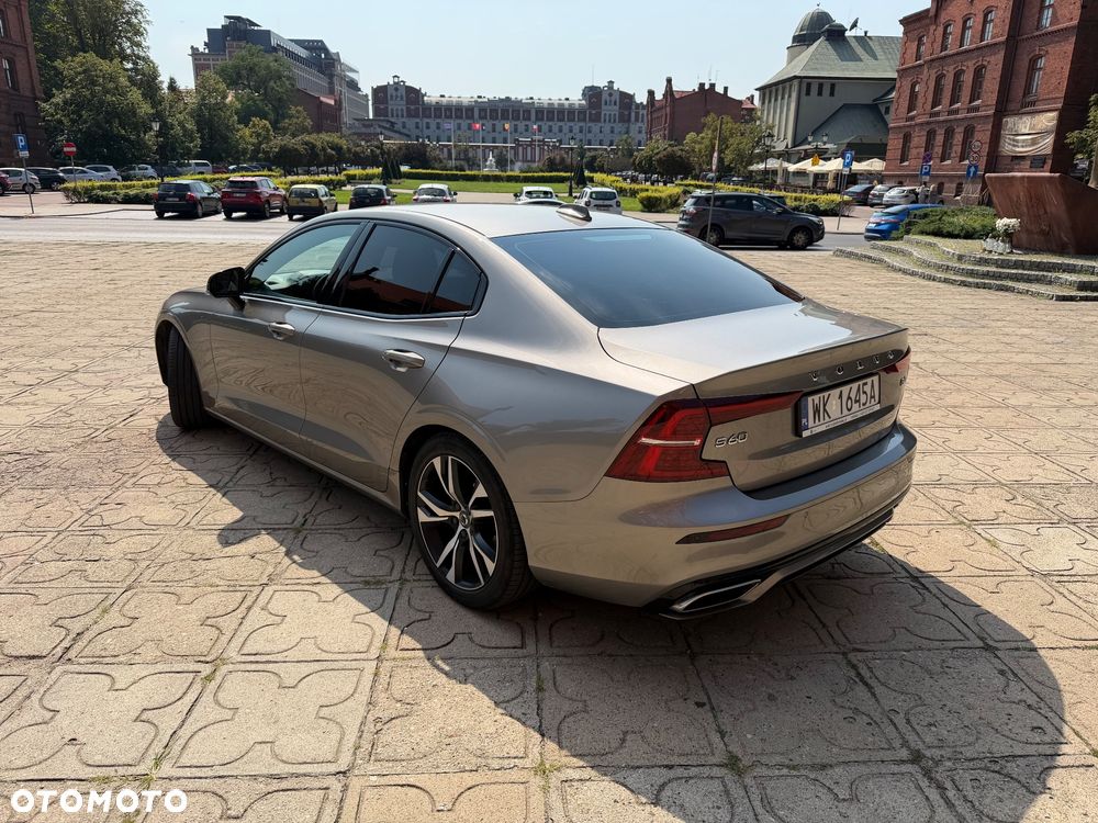 Volvo S60 B4 B R-Design - 5