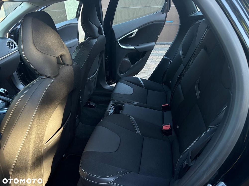 Volvo V40 D4 Momentum - 13
