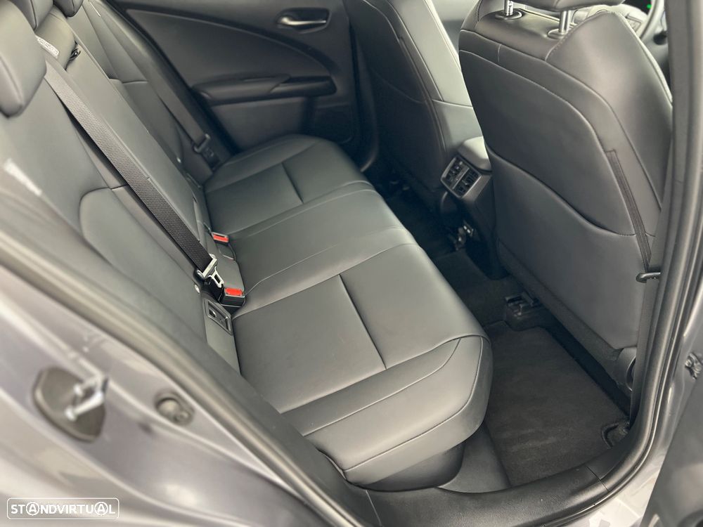 Lexus UX 250h Business - 40