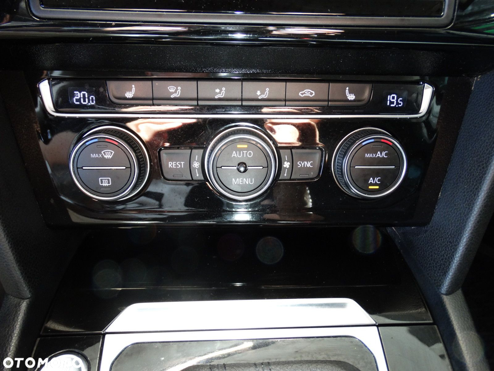 Volkswagen Passat - 25