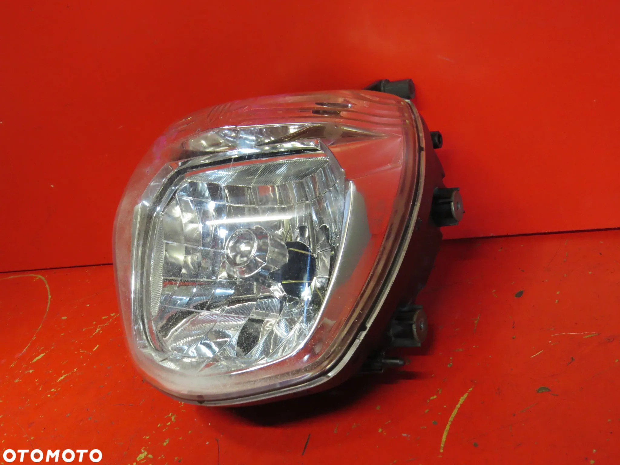 SUZUKI GSR 600 GSR600 K10 09 lampa reflektor światło przód przednie klosz - 3